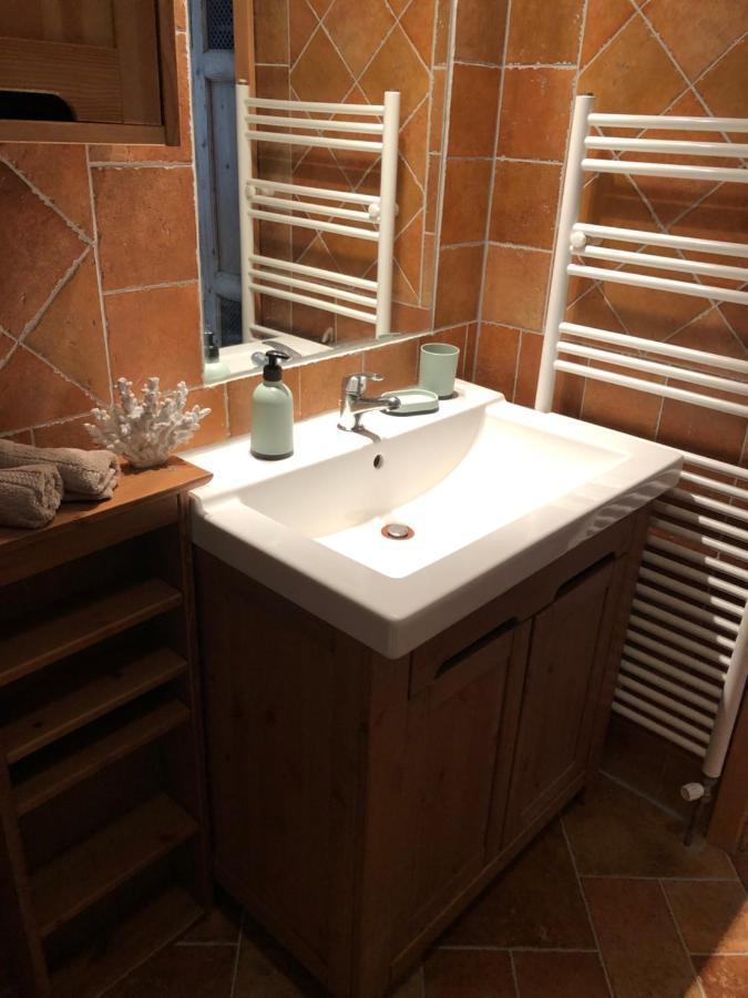 Capri Apartman Eger Bagian luar foto