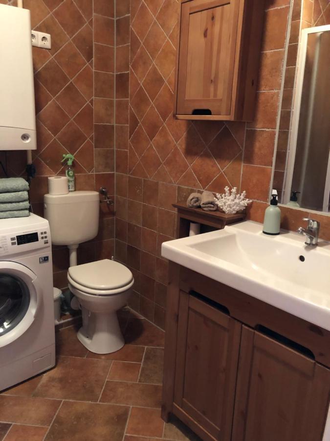 Capri Apartman Eger Bagian luar foto